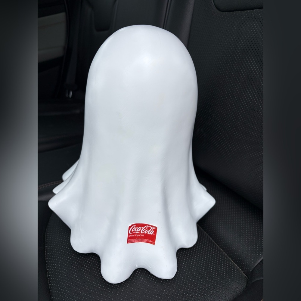 Coca-Cola Red Can with White Ghost Decor - Picture 2 of 2